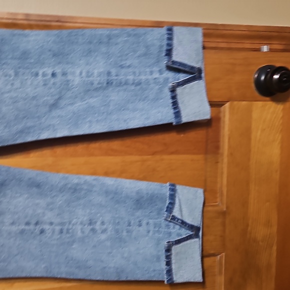 NWT Liverpool Marley Girlfriend Cuffed Low-Rise Distressed Jeans - Picture 7 of 15